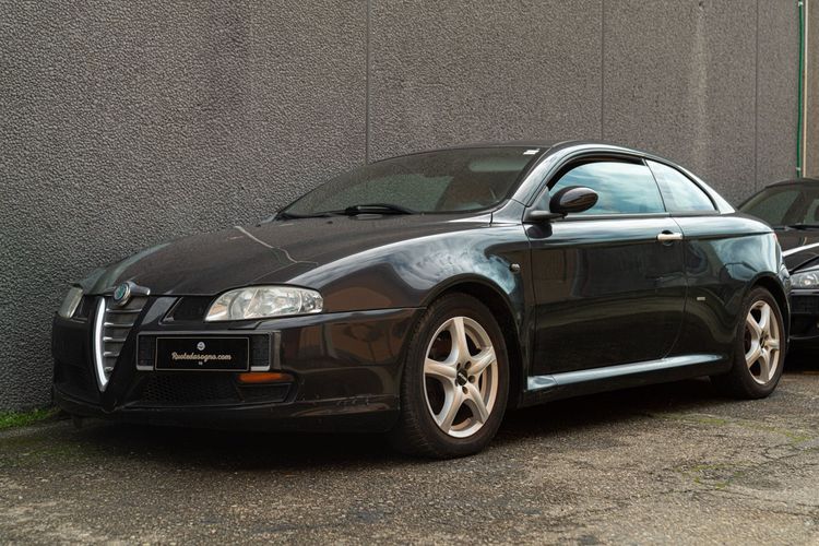 Alfa Romeo GT COUPE' JTS "DISTINCTIVE EDITION"
