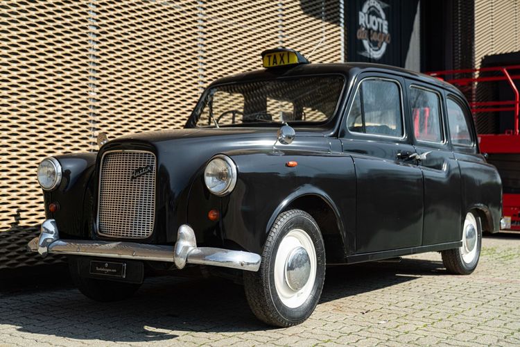 Austin FX4 "LONDON TAXI"