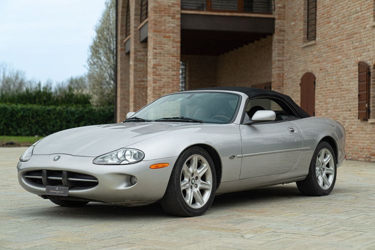 Jaguar XK8 SPIDER