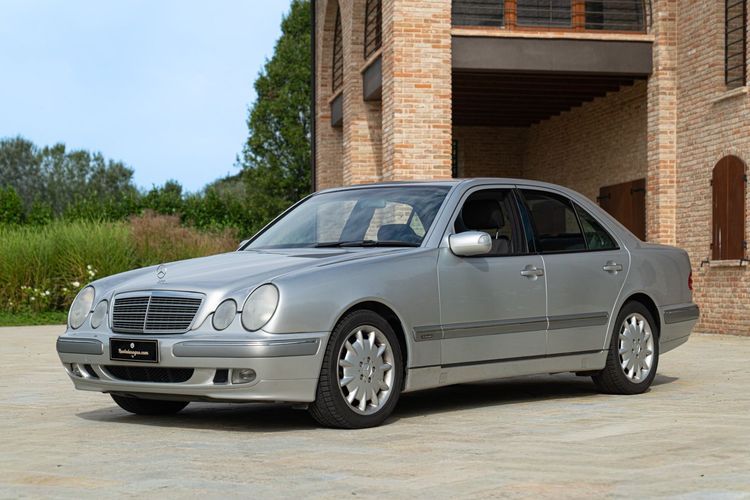 Mercedes-Benz E430 V8
